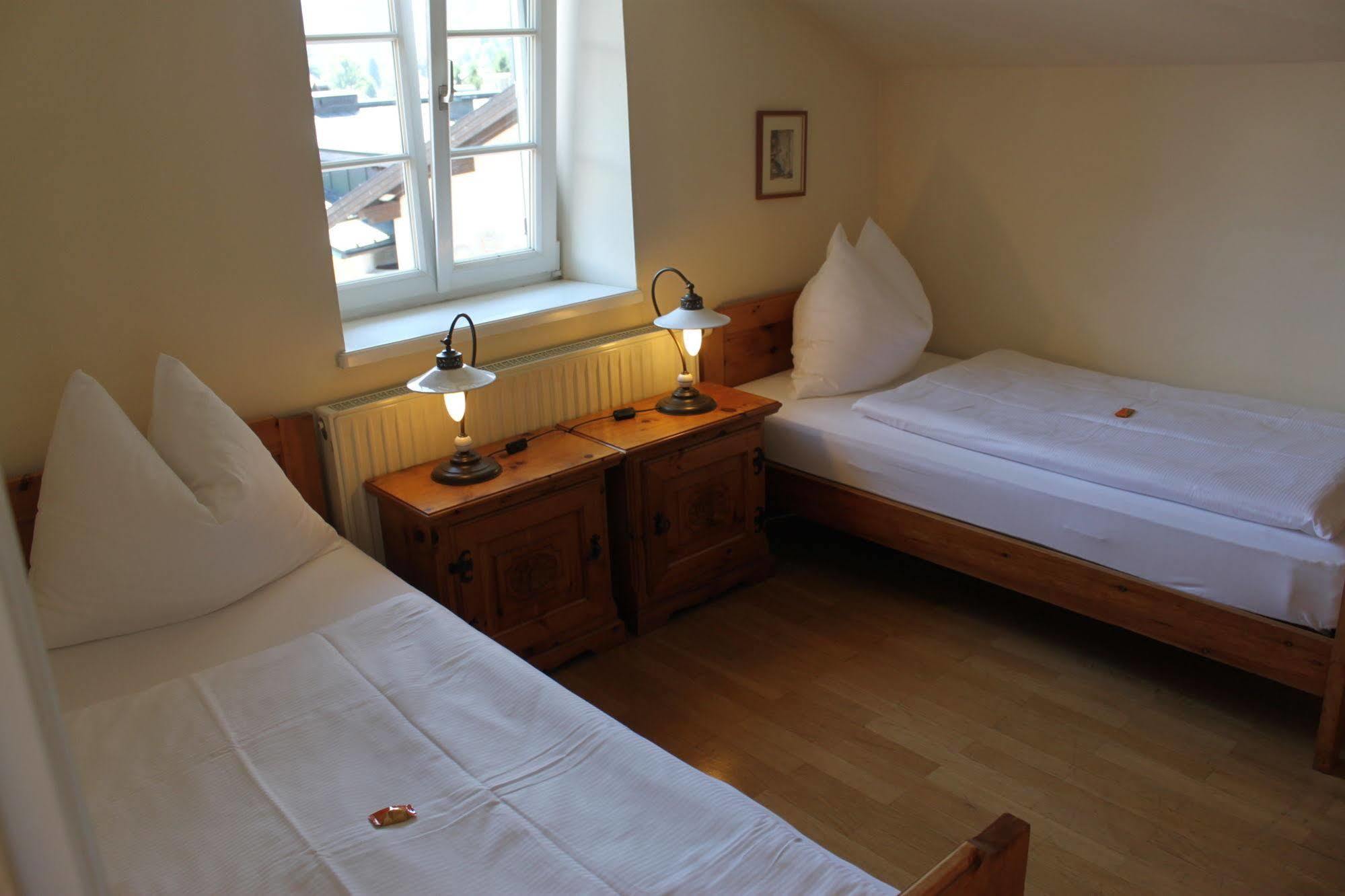 Hotel Gasthof Zur Post Санкт-Гільген Екстер'єр фото